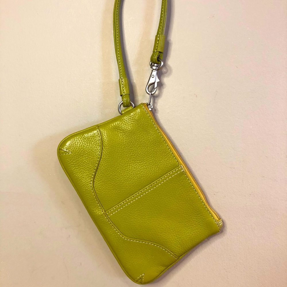 ILI leather wristlet